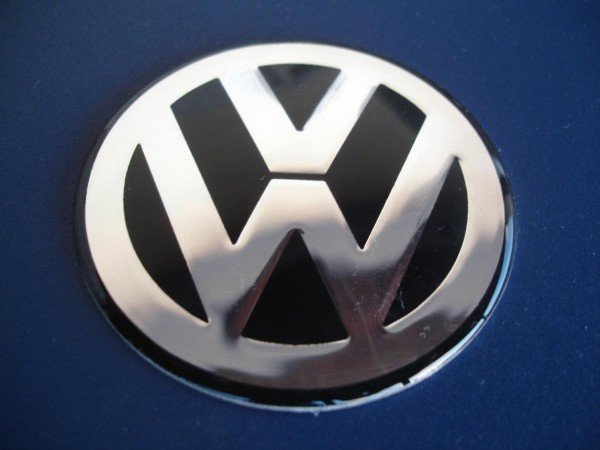 EMBLEMA CALOTA VW RESINADO CROMADO 48MM -