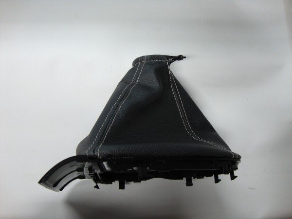 COIFA DA ALAVANCA DO CAMBIO ONIX E PRISMA 2013 ATÃ‰ 2019 / COSTURA CINZA / BASE PRETA / SEM MANOPLA